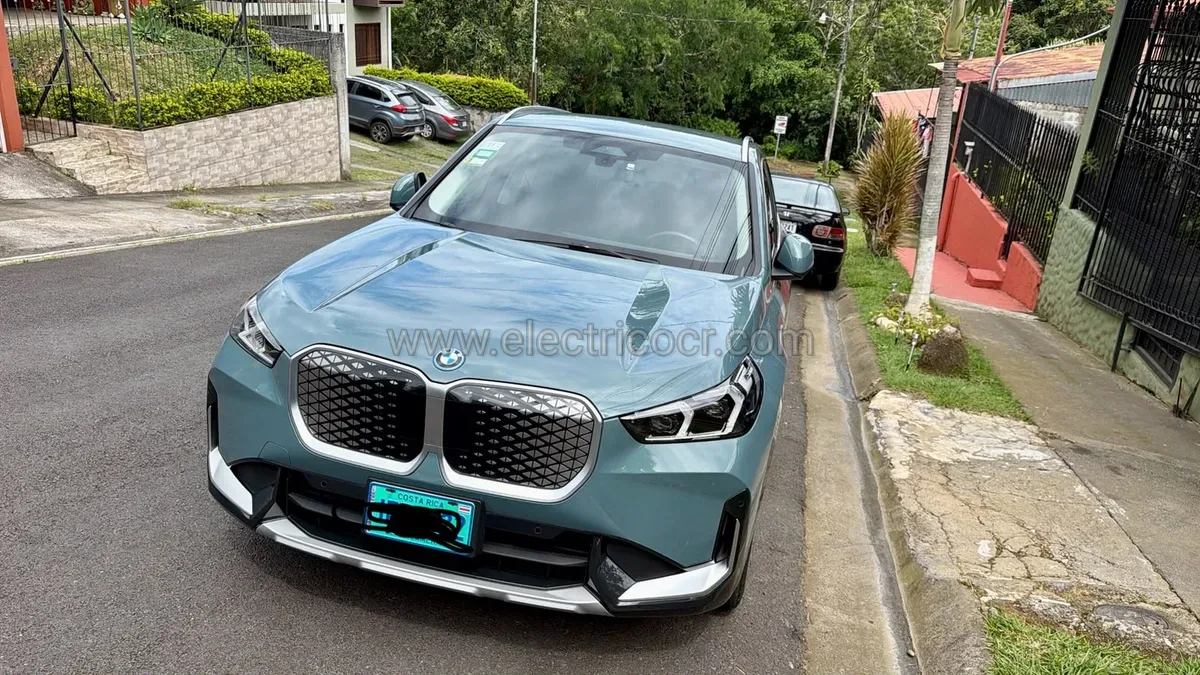 BMW IX1 2025